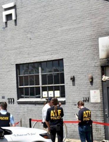 molotov-cocktail-apparently-used-to-start-fire-at-tesla-sales-office:-atf