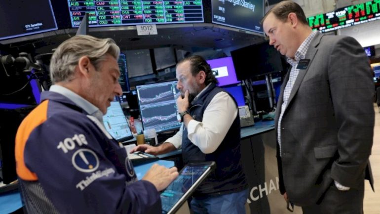 stocks-surge-and-oil-prices-plunge-after-iran-says-strait-of-hormuz-‘completely-open’-during-israel-lebanon-ceasefire