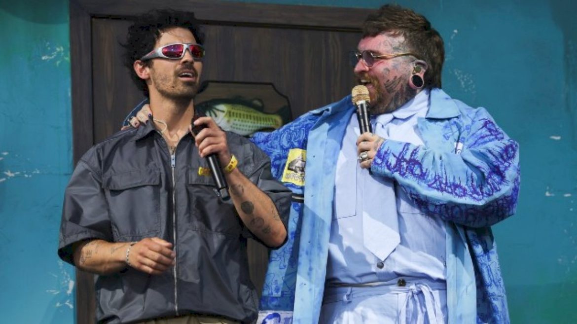 joe-jonas-explains-why-that-teddy-swims-coachella-duet-was-a-full-circle-moment