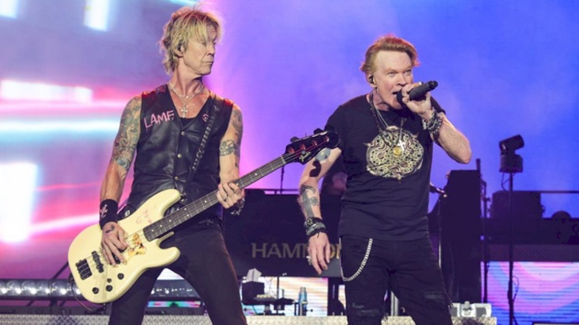 guns-n’-roses-perform-‘”the-spaghetti-incident?”‘-cover-of-‘black-leather’-for-first-time-live