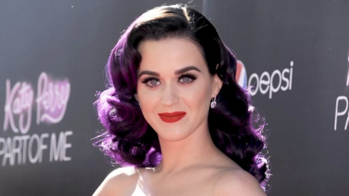 katy-perry-releasing-‘director’s-cut’-of-2011-hit