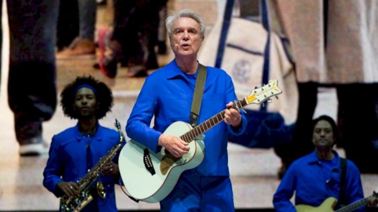 david-byrne-adds-north-american-dates-to-his-who-is-the-sky?-tour