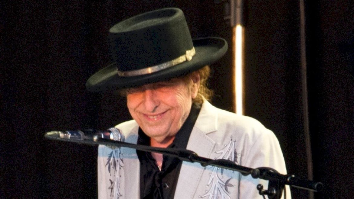 bob-dylan-adds-more-dates-to-his-2026-north-american-tour