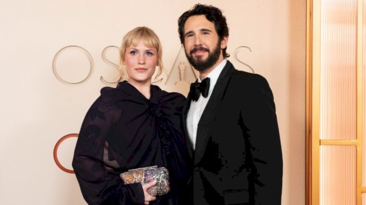 josh-groban-proposes-to-longtime-girlfriend:-‘my-best-friend-said-yes!!’