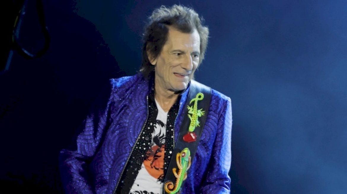the-rolling-stones’-ronnie-wood-announces-solo-shows-in-london-and-germany