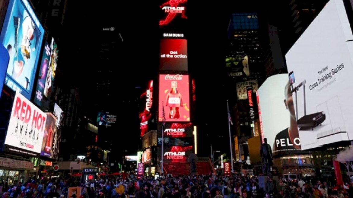 baby-girl-found-abandoned-in-stroller-in-times-square,-search-underway-for-father