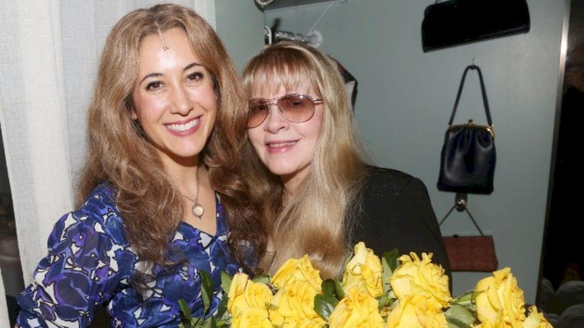 upcoming-stevie-nicks-album-is-‘glorious,’-says-pal-vanessa-carlton