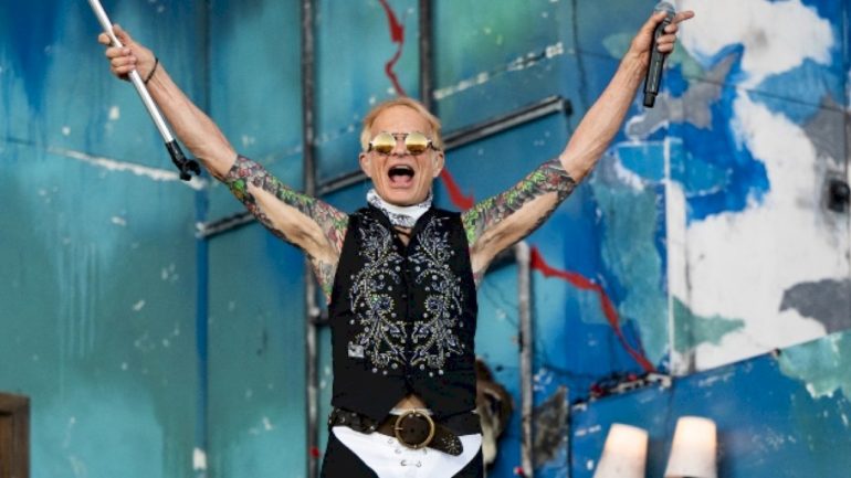 david-lee-roth-feels-‘rich’-after-selling-his-publishing