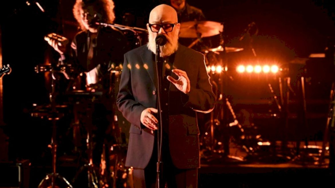 michael-stipe-debuts-unreleased-solo-song-‘the-rest-of-ever’-on-‘colbert’