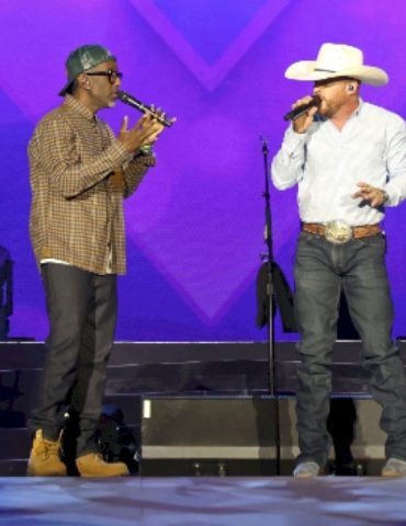 cody-johnson-brings-out-boyz-ii-men-at-stagecoach