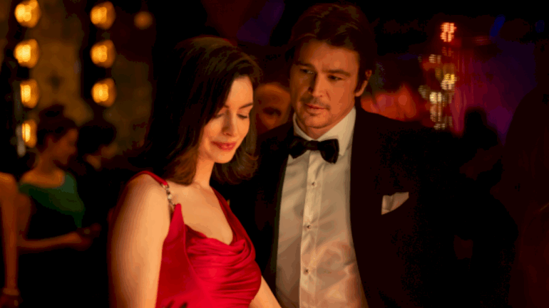 anne-hathaway,-dakota-johnson-share-a-bloody-kiss-in-‘verity’-teaser-trailer