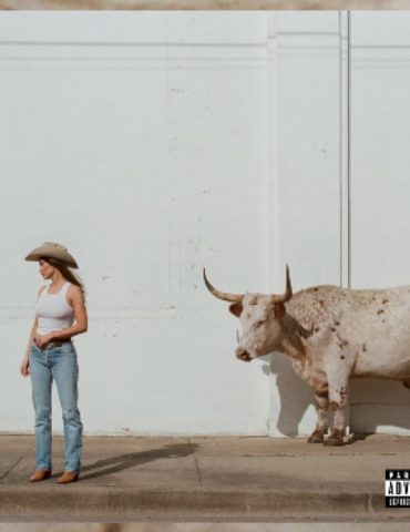 kacey-musgraves-to-debut-‘middle-of-nowhere’-live-at-gruene-hall