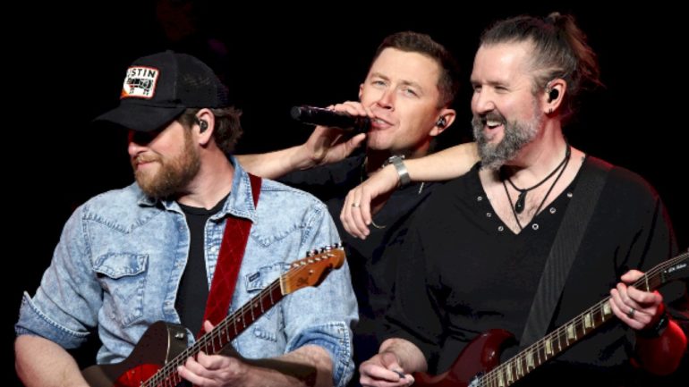 scotty-mccreery-celebrates-his-first-#1-in-the-great-white-north