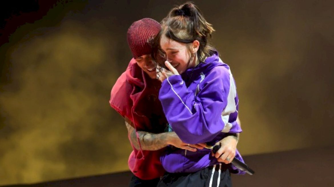 billie-eilish-on-bieber-coachella-cameo:-‘my-legs-gave-out,-is-what-happened’