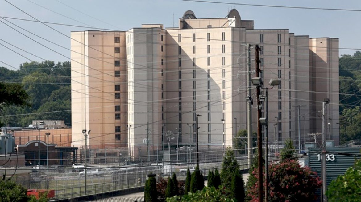 ex-fulton-county-jail-detainee-alleges-hands,-legs-amputated-after-medical-neglect