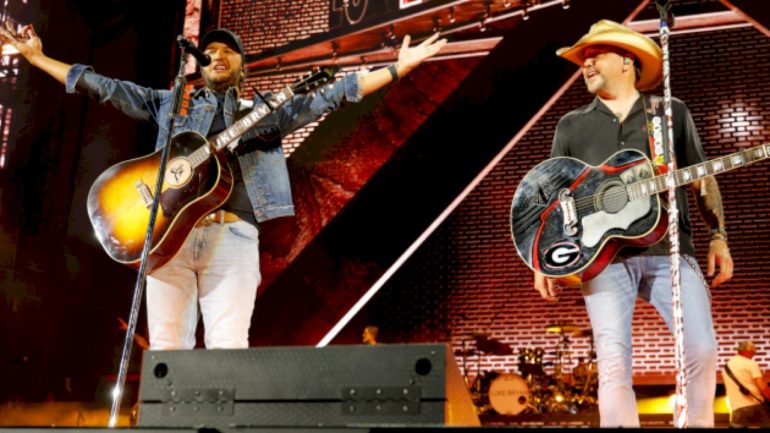 jason-aldean’s-peach-state-buddy-luke-bryan-puts-the-‘we’-in-‘songs-about-us’