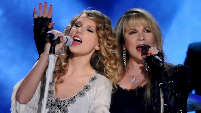 no-sour-grapes:-stevie-nicks-says-it’s-an-honor-to-pay-tribute-to-taylor-swift-in-‘the-new-york-times’