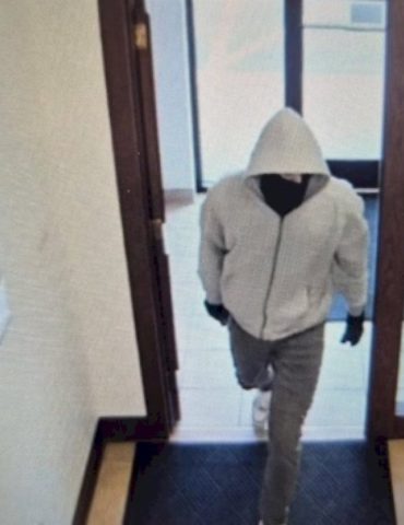 18-year-old-in-custody-after-allegedly-gunning-down-2-people-in-kentucky-bank-robbery:-officials