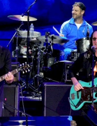 rush-to-offer-‘a-proper-thank-you-and-a-celebration’-of-neil-peart-with-fifty-something-tour