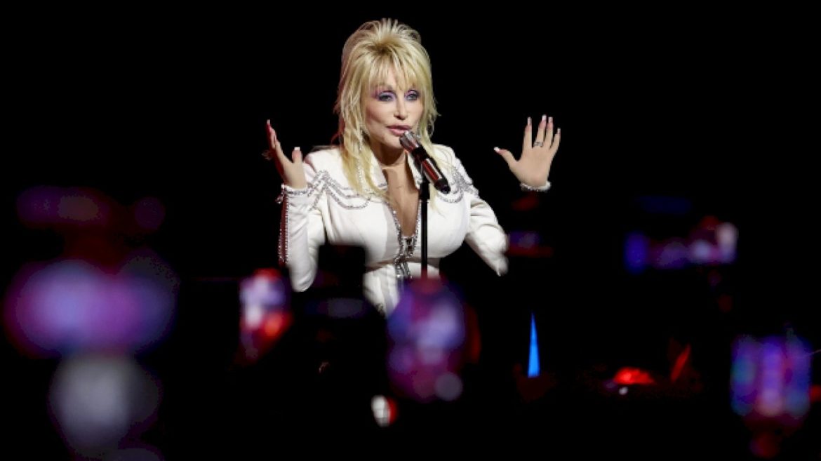 dolly-details:-the-legendary-singer-gets-specific-about-her-health