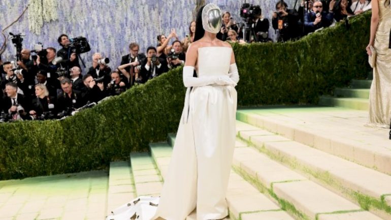 katy-perry,-sabrina-carpenter,-stevie-nicks-and-more-hit-the-2026-met-gala-red-carpet