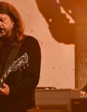 watch-foo-fighters-play-‘﻿your-favorite-toy﻿’-tracks-on-﻿’the-late-show-with-stephen-colbert’