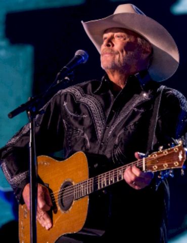 alan-jackson-will-be-at-the-ryman-for-the-national-memorial-day-concert