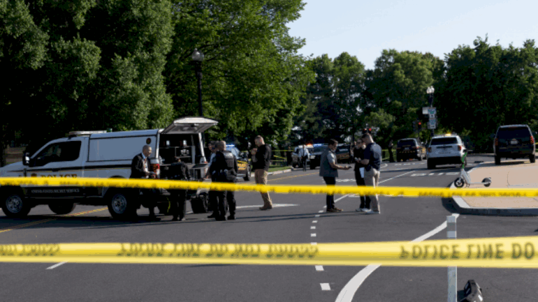 secret-service-officers-exchange-gunfire-with-armed-suspect-near-white-house,-juvenile-bystander-injured:-usss