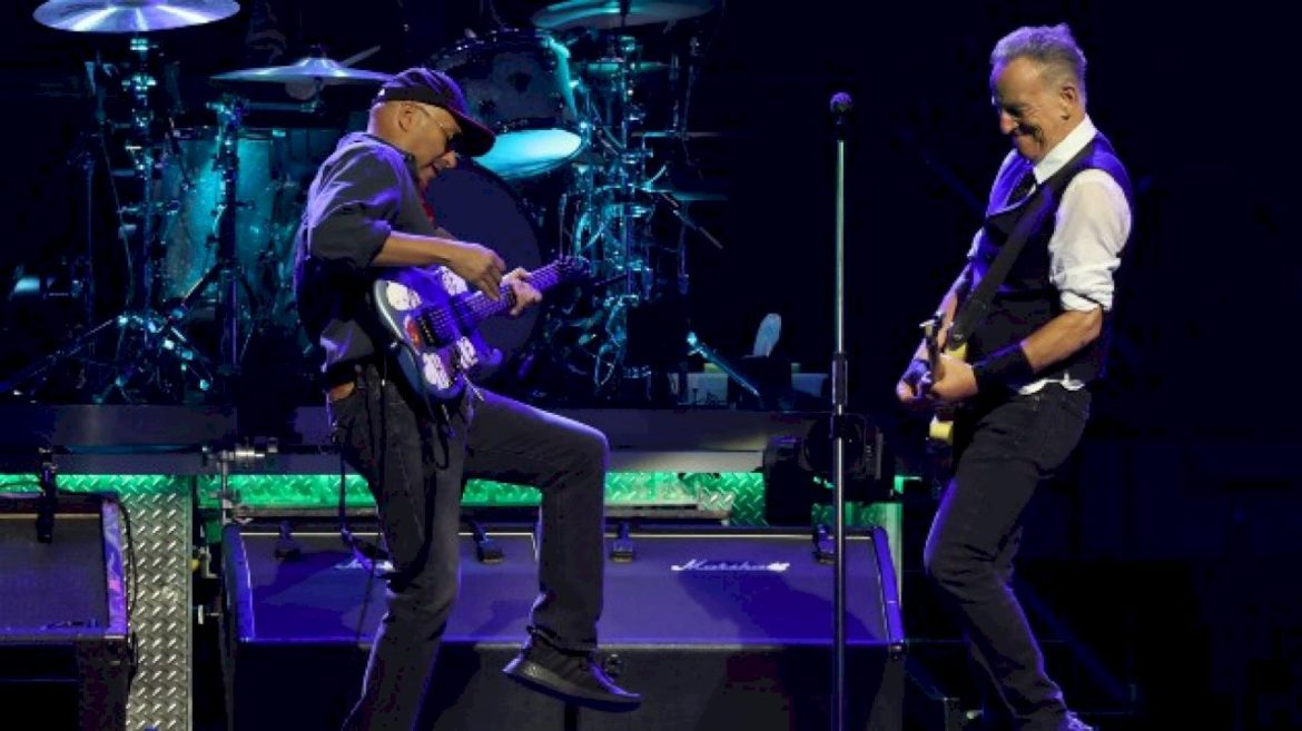 ’41-shots’-&-cinco-de-mayo-shots:-springsteen-brings-land-of-hope-and-dreams-american-tour-to-new-york