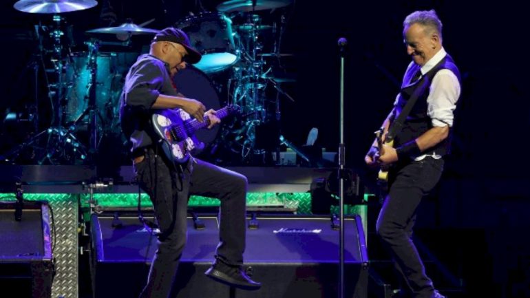 ’41-shots’-&-cinco-de-mayo-shots:-springsteen-brings-land-of-hope-and-dreams-american-tour-to-new-york