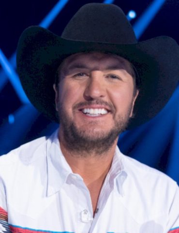 as-the-weather-warms-up,-you-can-‘fish-hunt-golf-drink’-with-luke-bryan