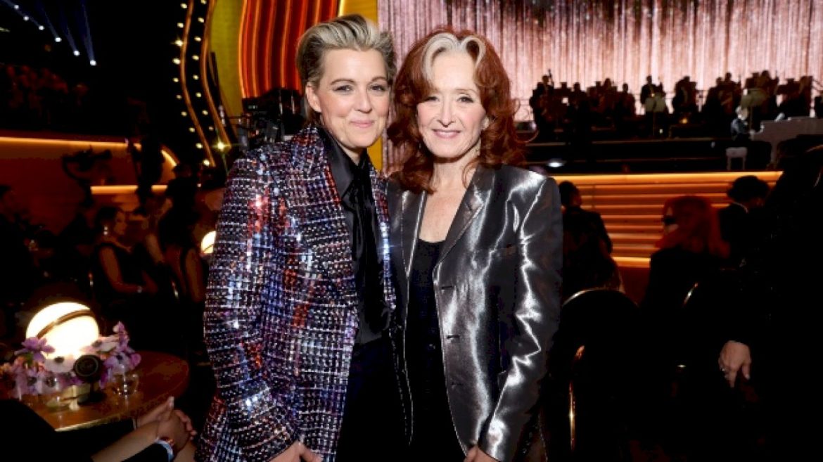 bonnie-raitt-to-induct-brandi-carlile-into-to-the-‘austin-city-limits’-hall-of-fame