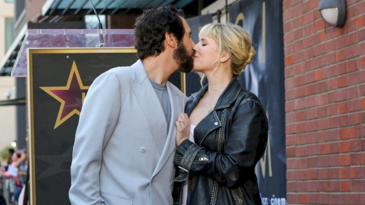 at-hollywood-walk-of-fame-ceremony,-josh-groban-joked-that-he’s-‘surprised’-that-he-got-engaged