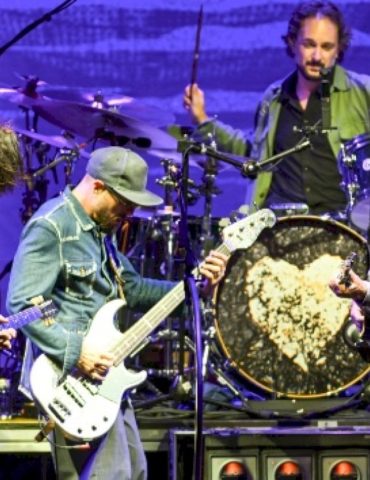 neil-young-gives-update-on-new-album-with-the-chrome-hearts