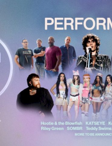 riley-green,-keith-urban-and-darius-rucker-ready-to-sing-at-american-music-awards