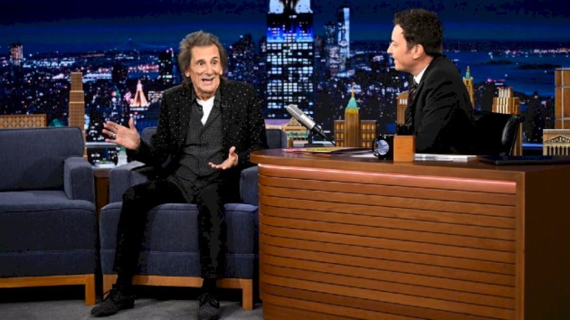 ronnie-wood-talks-‘foreign-tongues’-on-‘the-tonight-show’,-reveals-album’s-amy-winehouse-cover