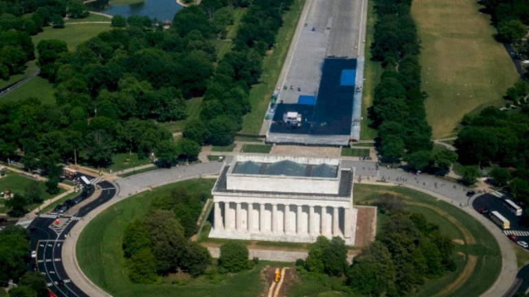 lawsuit-seeks-to-stop-repainting-of-lincoln-memorial-reflecting-pool