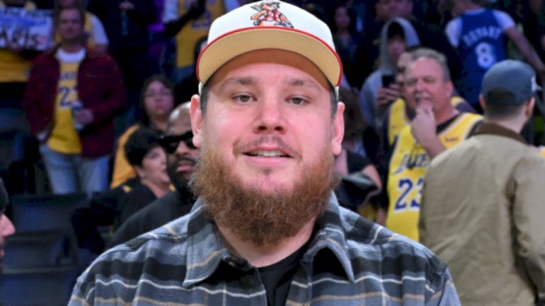 luke-combs-may-be-‘sleepless,’-but-it’s-not-slowing-him-down-any
