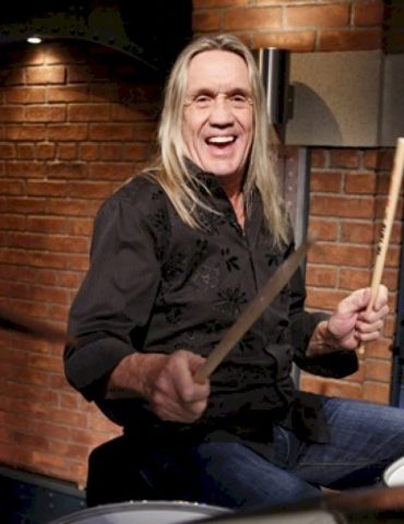 iron-maiden’s-nicko-mcbrain-announces-autobiography,-‘hello-boys-and-girls!’