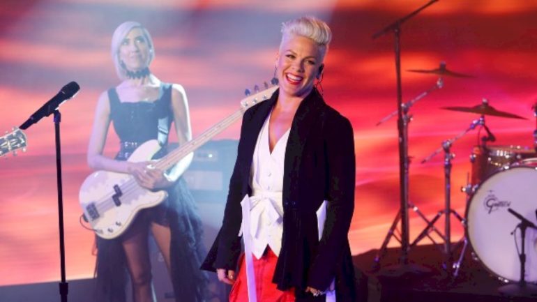 pink-to-receive-prestigious-silver-clef-award-from-uk’s-biggest-music-therapy-charity