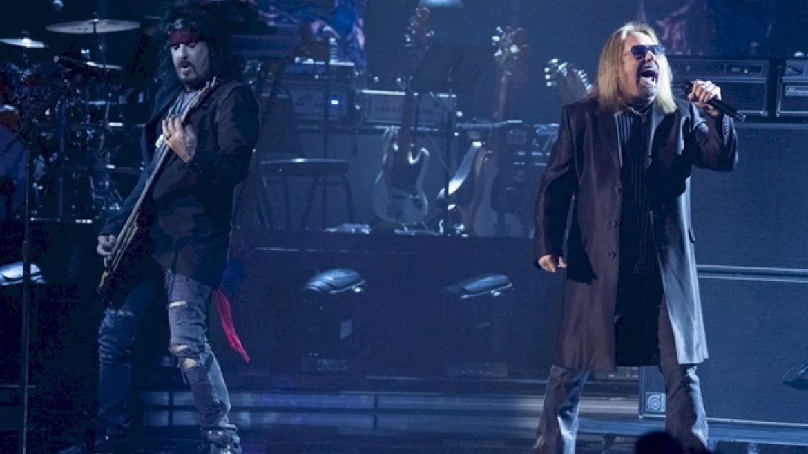 motley-crue-announces-‘crucial-crue’-box-set