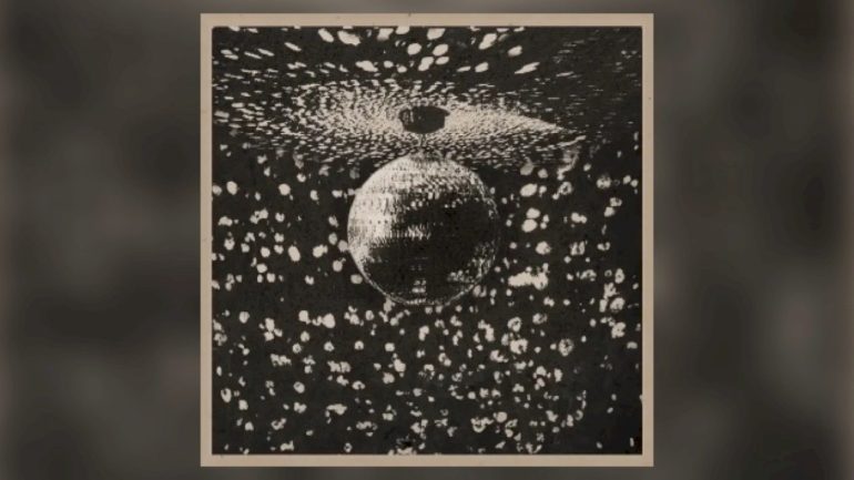 neil-young’s-‘mirror-ball’-album-with-pearl-jam-to-be-reissued-for-the-first-time-since-1995