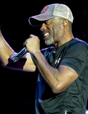 darius-rucker-mixes-fireworks,-fun-and-golf-in-dallas-july-4