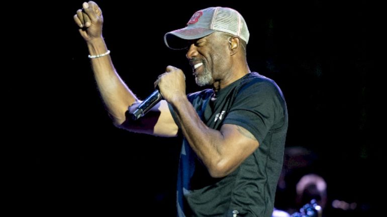 darius-rucker-mixes-fireworks,-fun-and-golf-in-dallas-july-4