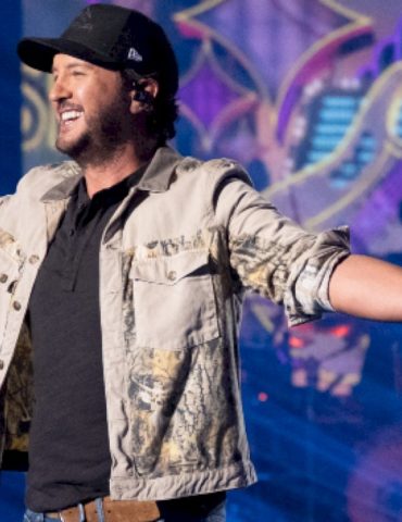 luke-bryan-plants-a-new-crop-of-farm-tour-dates-for-fall