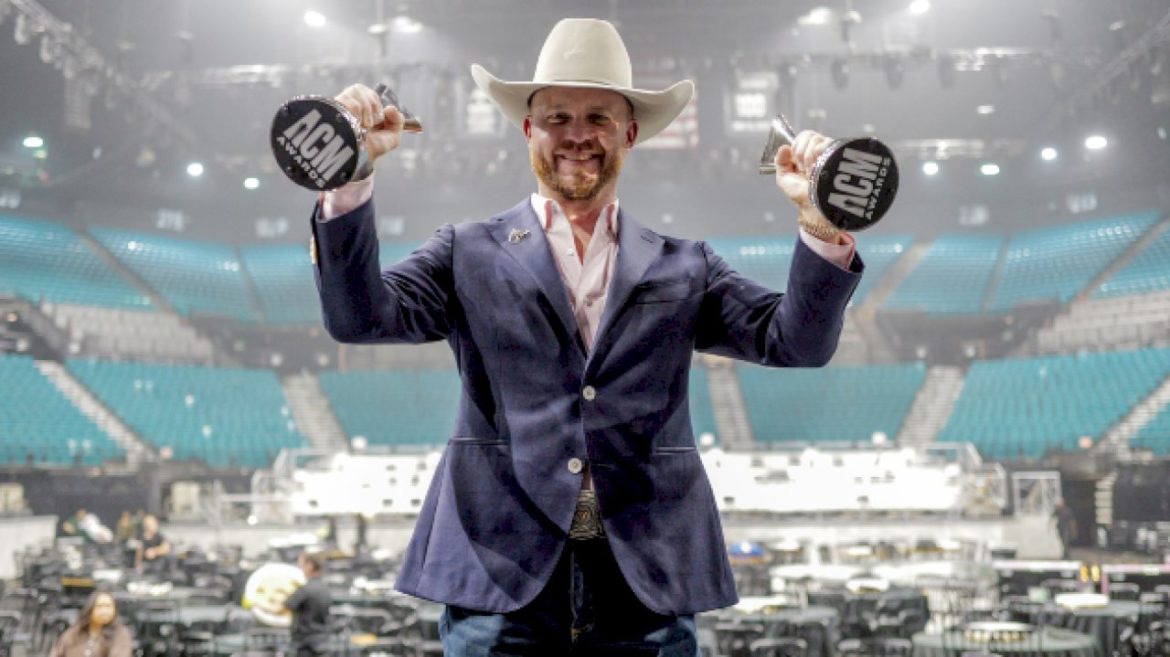 it’s-all-‘fall’-ing-into-place-for-new-acm-entertainer-cody-johnson