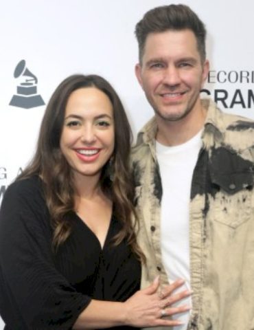 andy-grammer-and-wife-make-rap-video-to-announce-they’re-expecting-third-child