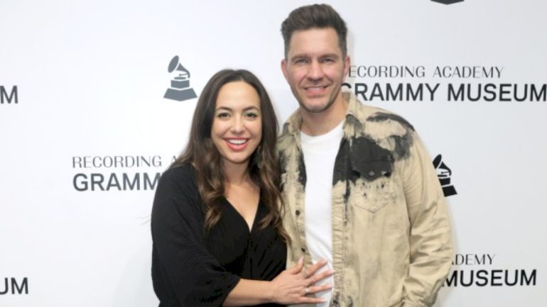 andy-grammer-and-wife-make-rap-video-to-announce-they’re-expecting-third-child