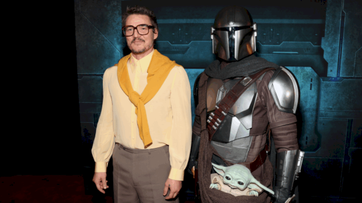 pedro-pascal-surprises-disneyland-guests-in-costume-as-the-mandalorian