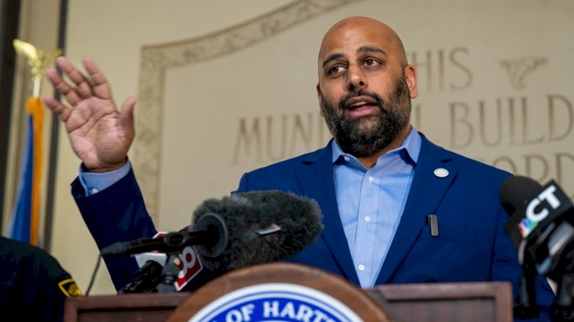former-hartford-police-officer-charged-with-manslaughter-in-fatal-shooting-of-stevie-jones
